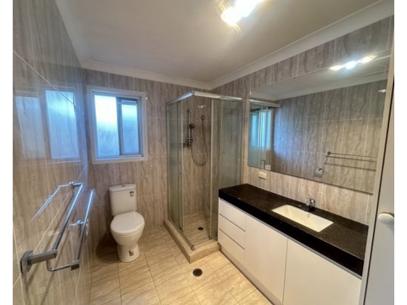 16 Saxonvale Terrace, Mermaid Waters QLD 4218