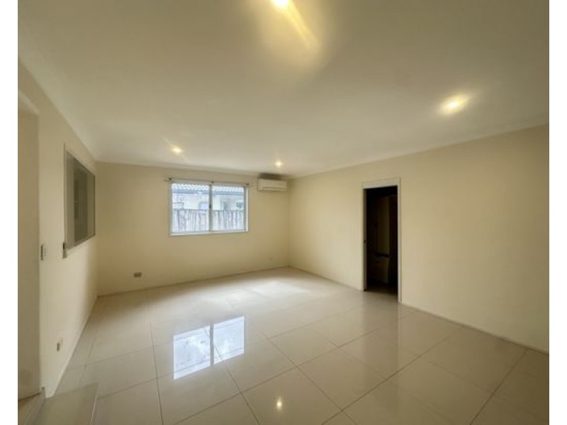 16 Saxonvale Terrace, Mermaid Waters QLD 4218