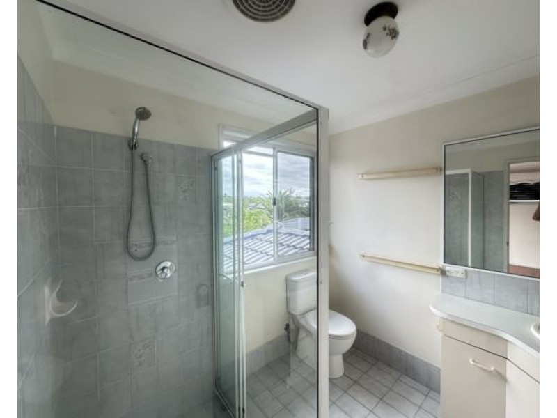 16 Saxonvale Terrace, Mermaid Waters QLD 4218
