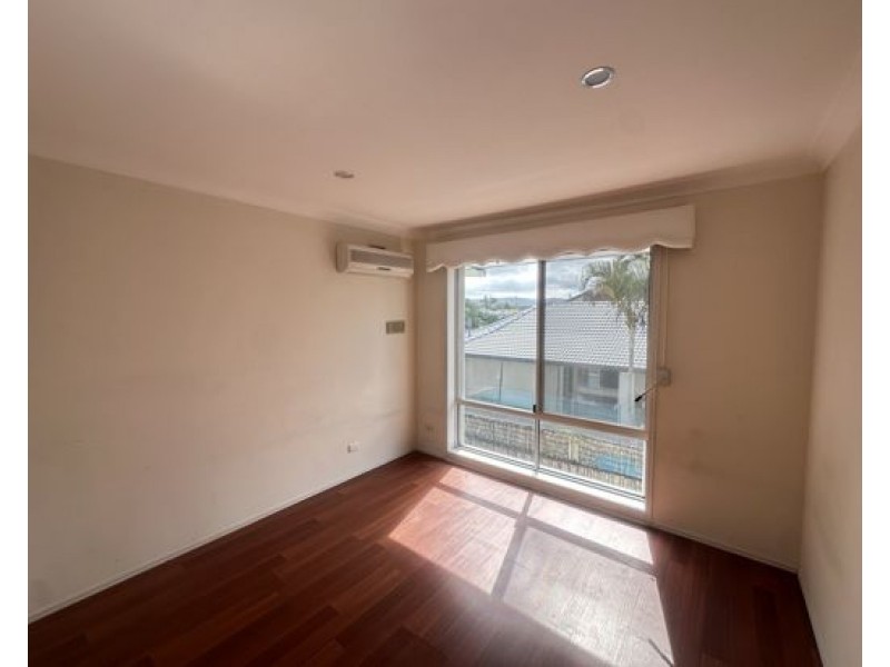 16 Saxonvale Terrace, Mermaid Waters QLD 4218