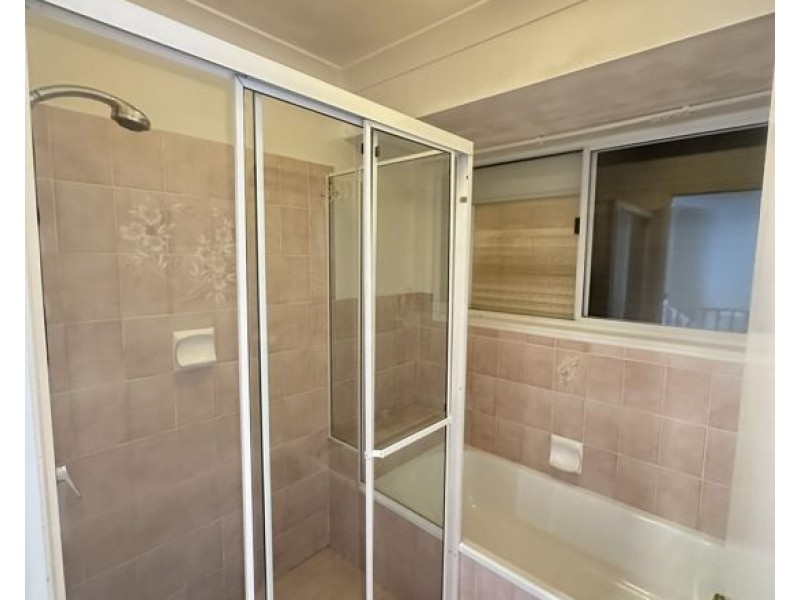16 Saxonvale Terrace, Mermaid Waters QLD 4218