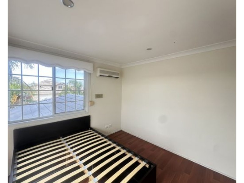 16 Saxonvale Terrace, Mermaid Waters QLD 4218