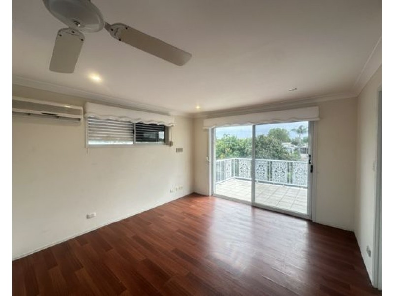 16 Saxonvale Terrace, Mermaid Waters QLD 4218