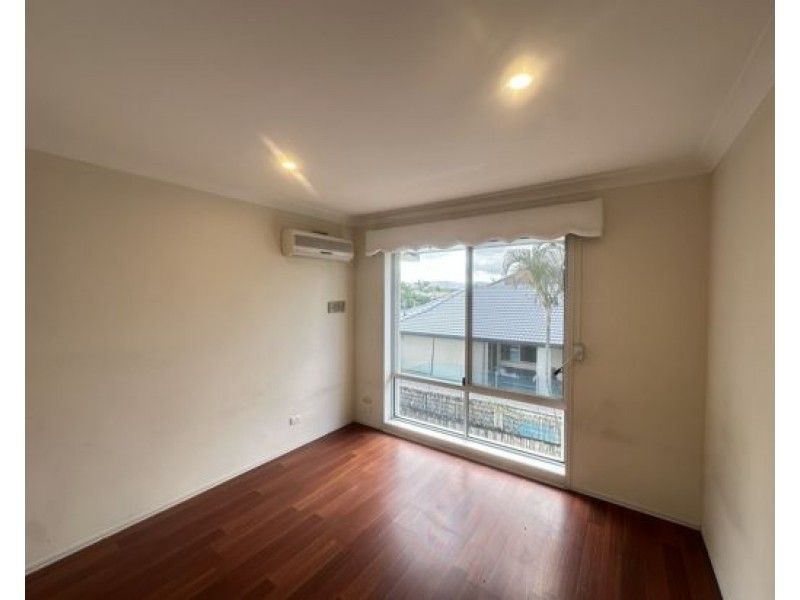 16 Saxonvale Terrace, Mermaid Waters QLD 4218