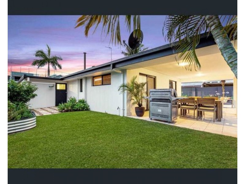 8 PALMETTO COURT, Broadbeach Waters QLD 4218