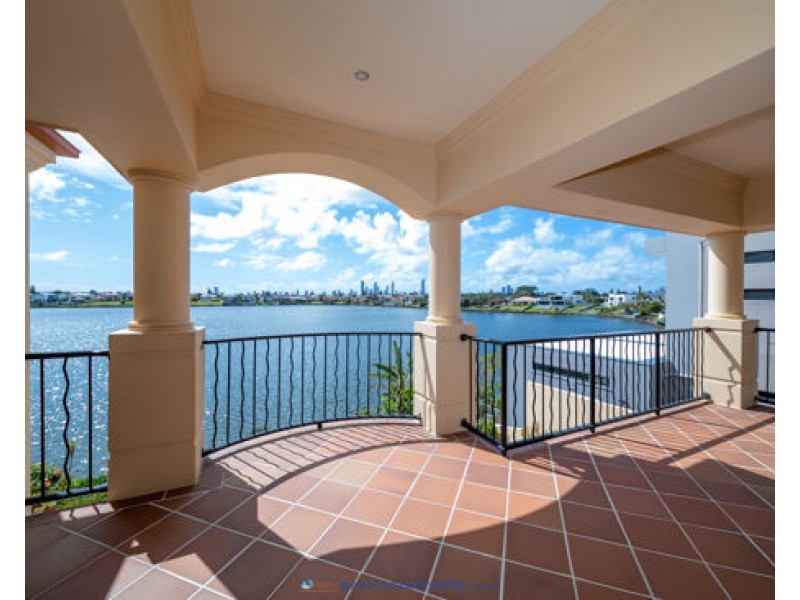 122 Sir Bruce Small Boulevard, Benowa Waters QLD 4217