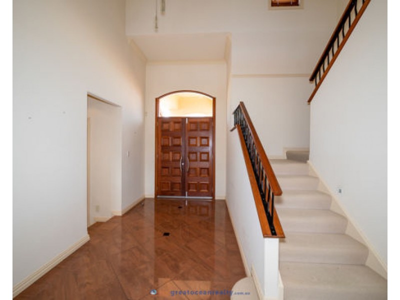 122 Sir Bruce Small Boulevard, Benowa Waters QLD 4217