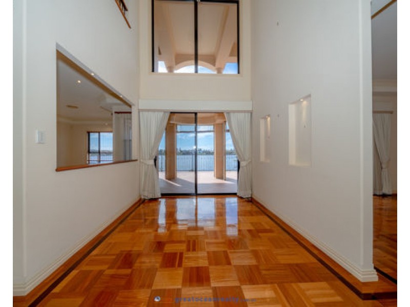 122 Sir Bruce Small Boulevard, Benowa Waters QLD 4217
