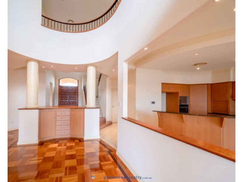 122 Sir Bruce Small Boulevard, Benowa Waters QLD 4217