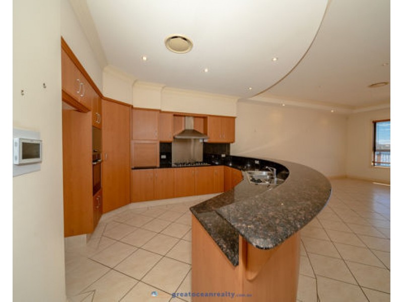 122 Sir Bruce Small Boulevard, Benowa Waters QLD 4217