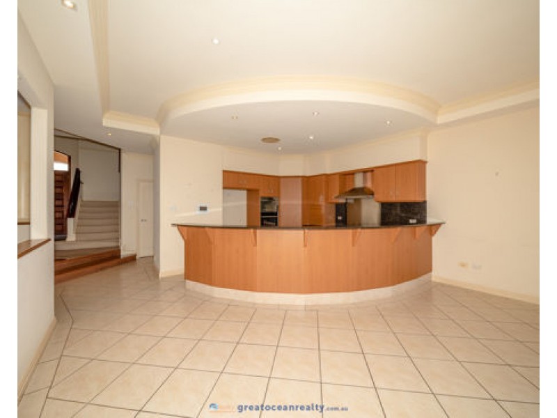 122 Sir Bruce Small Boulevard, Benowa Waters QLD 4217