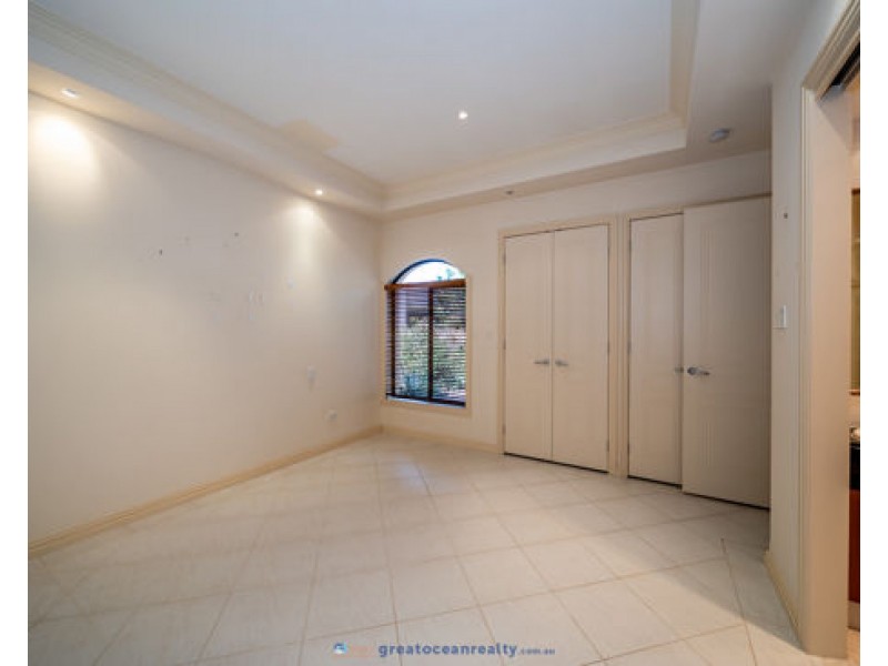 122 Sir Bruce Small Boulevard, Benowa Waters QLD 4217