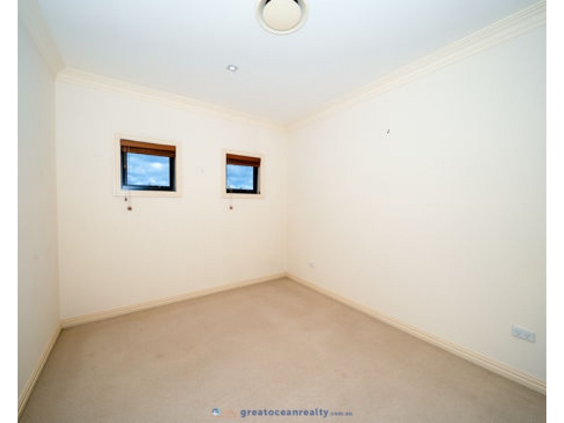 122 Sir Bruce Small Boulevard, Benowa Waters QLD 4217