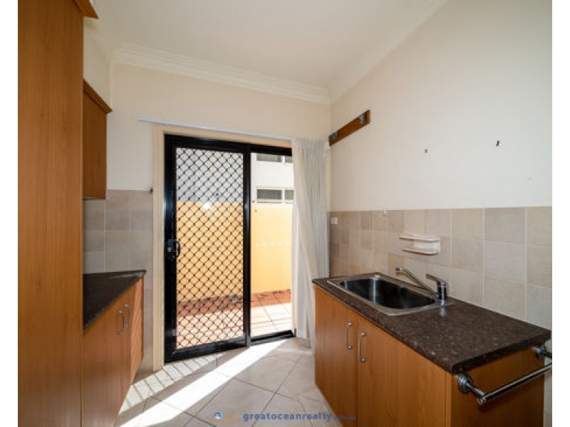 122 Sir Bruce Small Boulevard, Benowa Waters QLD 4217