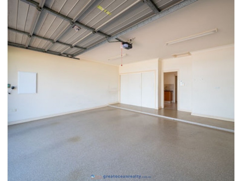 122 Sir Bruce Small Boulevard, Benowa Waters QLD 4217