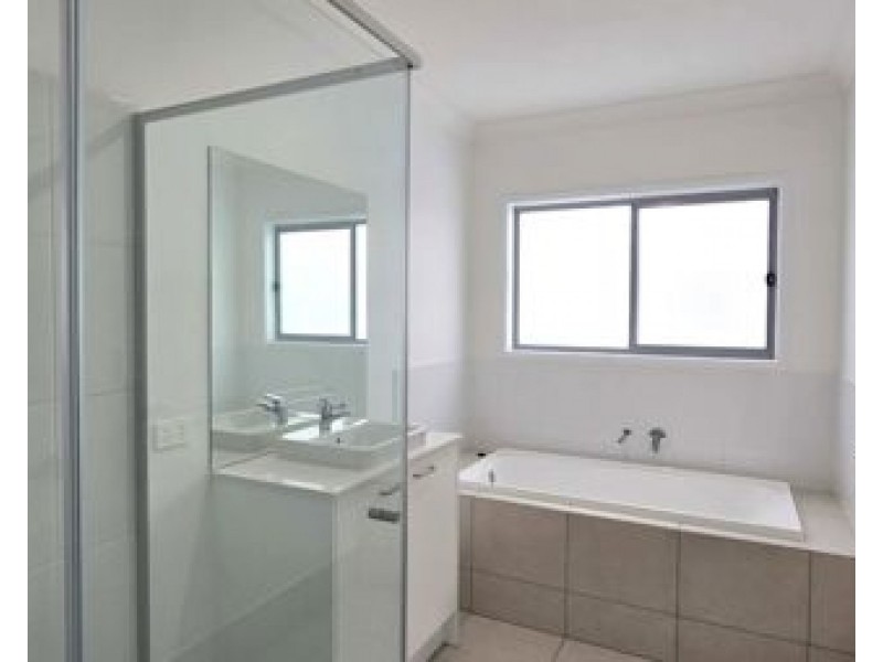 4 Barbeth Road, Greenbank QLD 4124