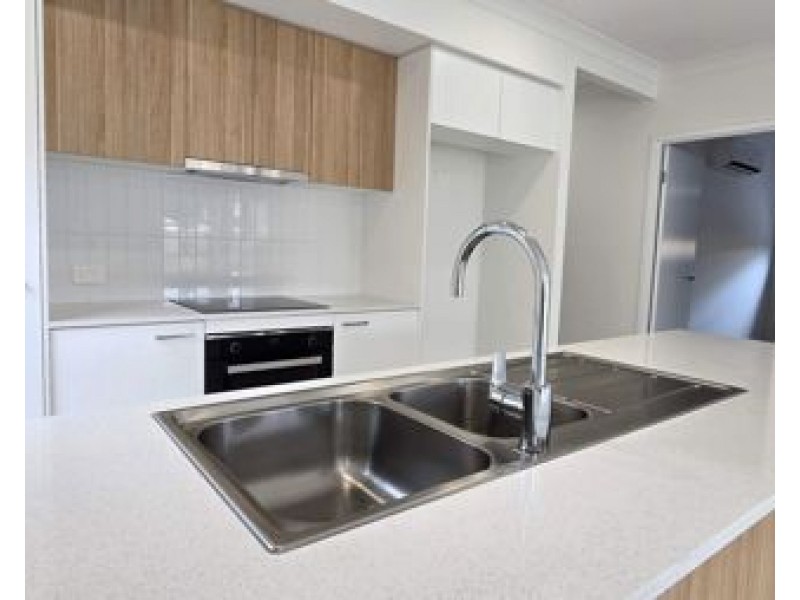 4 Barbeth Road, Greenbank QLD 4124