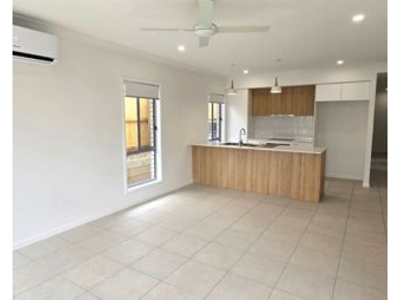 4 Barbeth Road, Greenbank QLD 4124