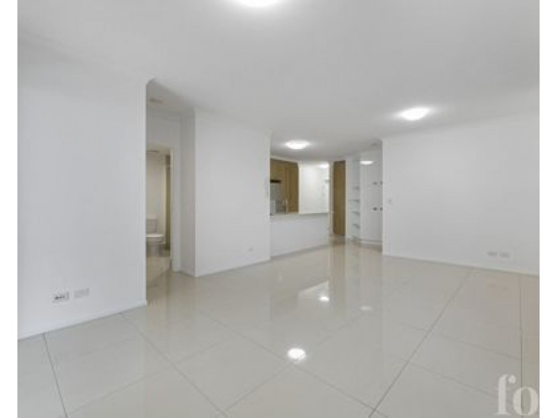 unit 202 133 SCARBOROUGH STREET, Southport QLD 4215