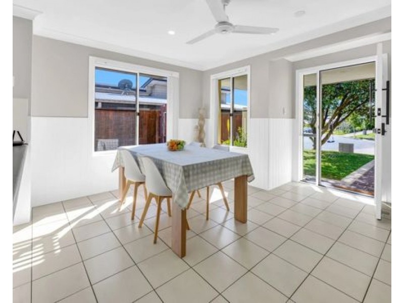 2 Kingfisher Place, Coomera QLD 4209