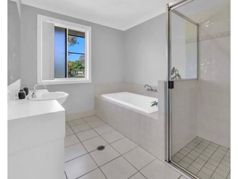 2 Kingfisher Place, Coomera QLD 4209