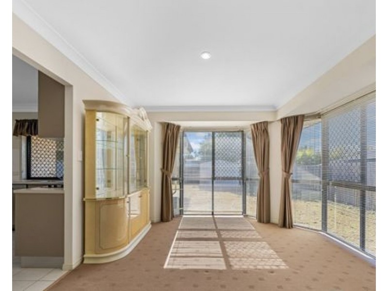 16 Paul Drive, Regents Park QLD 4118