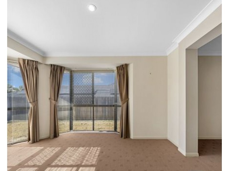 16 Paul Drive, Regents Park QLD 4118
