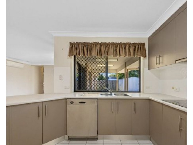 16 Paul Drive, Regents Park QLD 4118