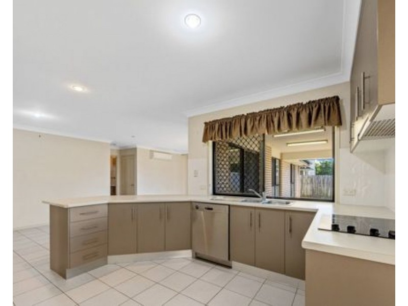 16 Paul Drive, Regents Park QLD 4118