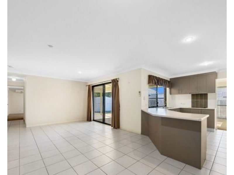 16 Paul Drive, Regents Park QLD 4118