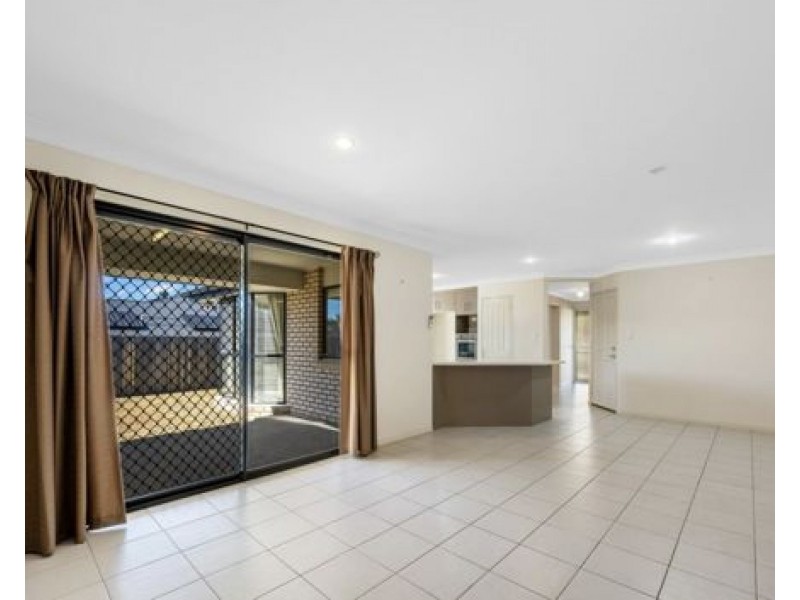 16 Paul Drive, Regents Park QLD 4118