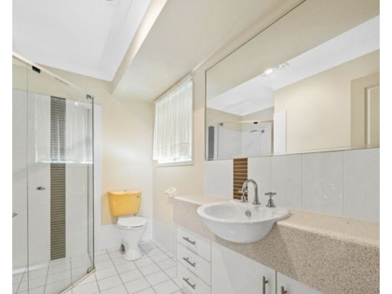 16 Paul Drive, Regents Park QLD 4118