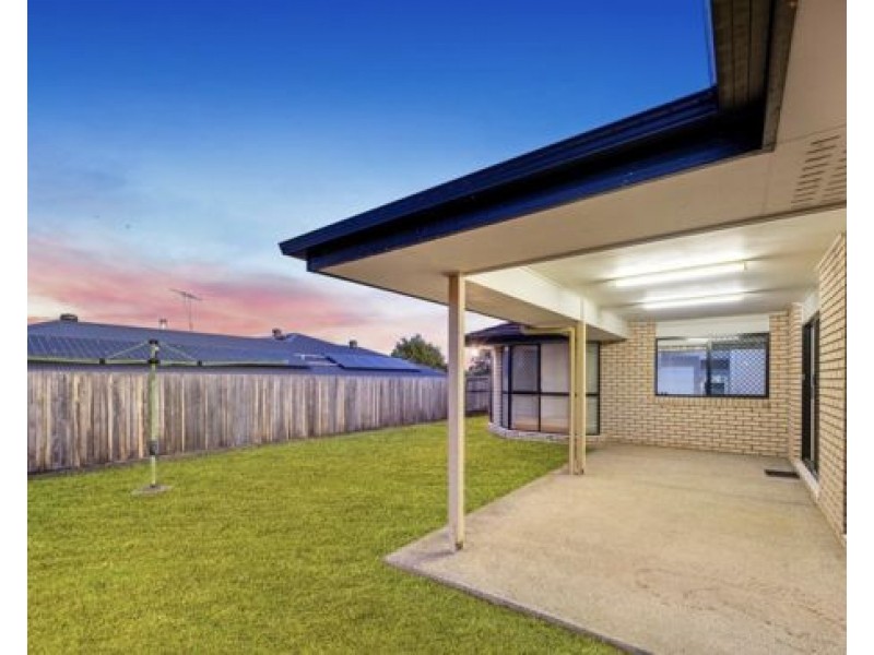 16 Paul Drive, Regents Park QLD 4118
