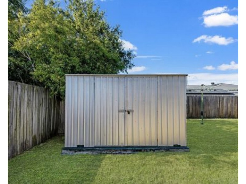 16 Paul Drive, Regents Park QLD 4118