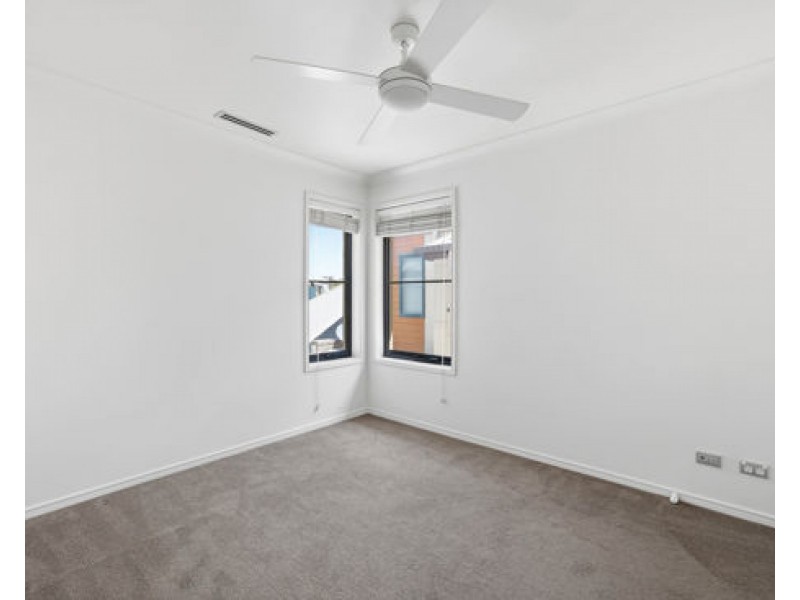 2074/1 The Vistas Drive, Carrara QLD 4211