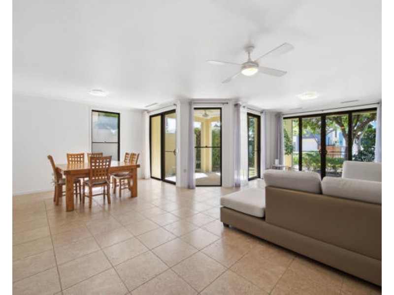 2074/1 The Vistas Drive, Carrara QLD 4211