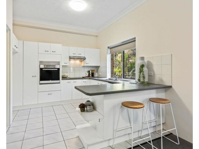 Unit 2 116 Sir Fred Schonell Drive, St Lucia QLD 4067