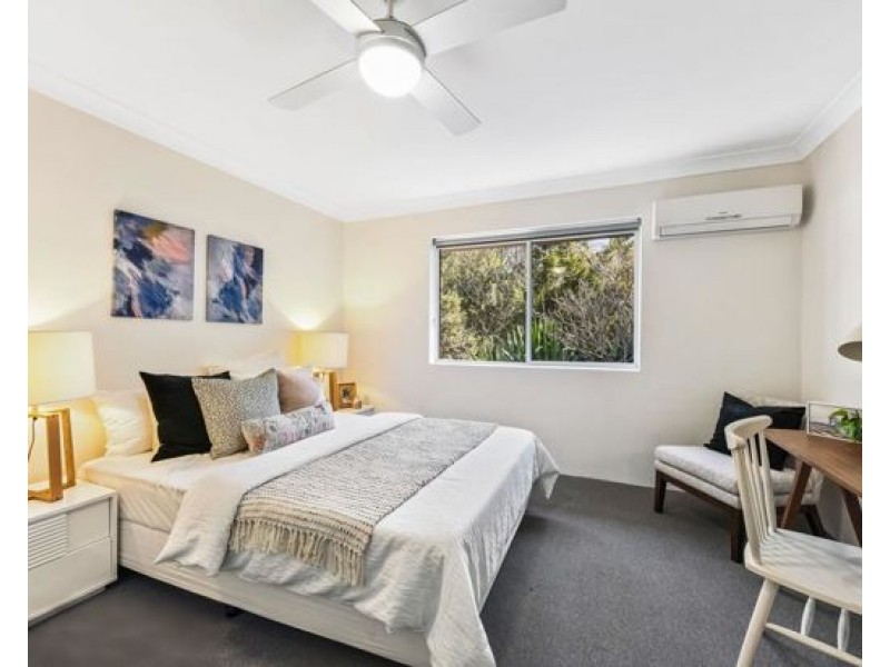 Unit 2 116 Sir Fred Schonell Drive, St Lucia QLD 4067