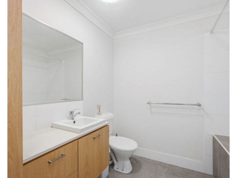 30/104A River Hills Road, Eagleby QLD 4207