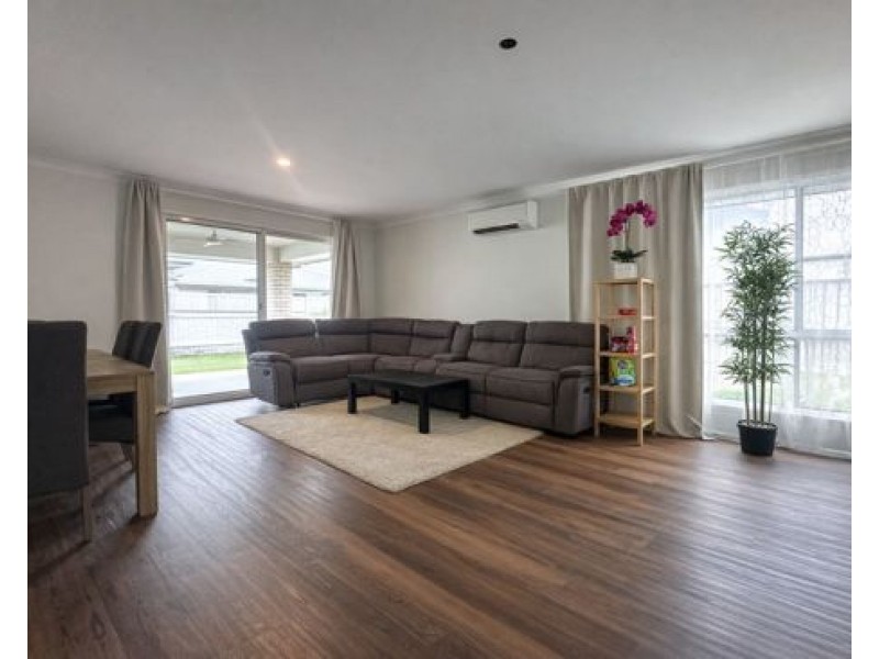 12 Parkland Avenue, Arundel QLD 4214