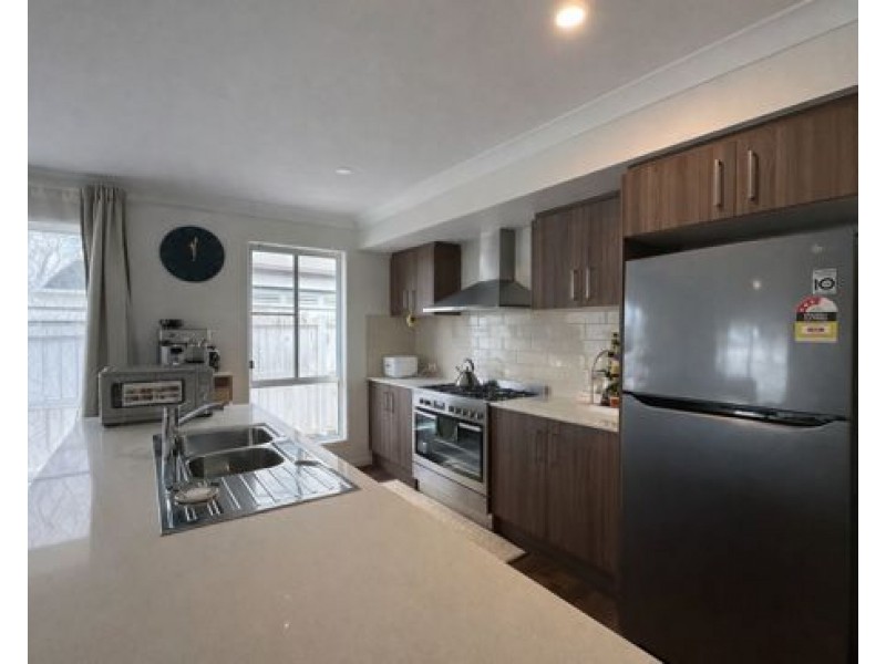 12 Parkland Avenue, Arundel QLD 4214