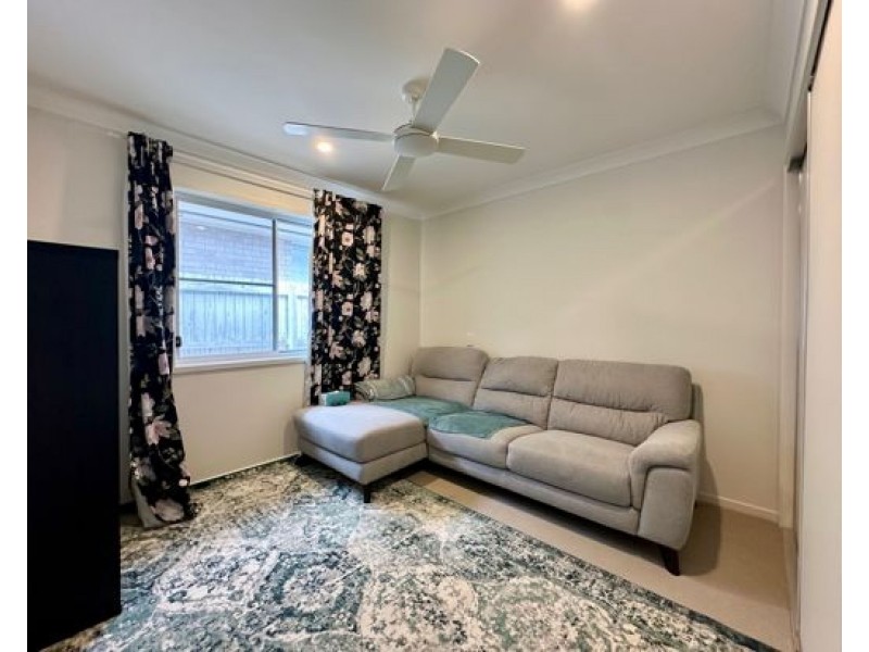 12 Parkland Avenue, Arundel QLD 4214