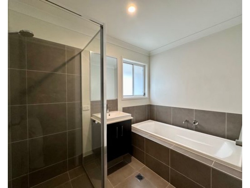 12 Parkland Avenue, Arundel QLD 4214