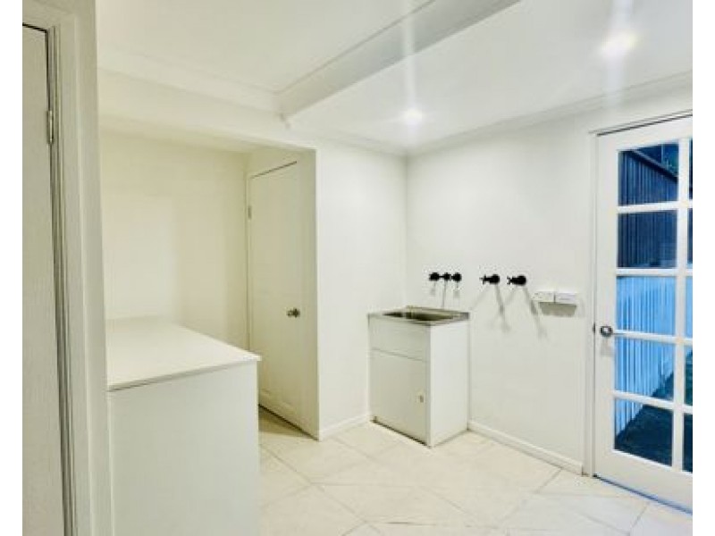 22 Hocking Street, Arundel QLD 4214