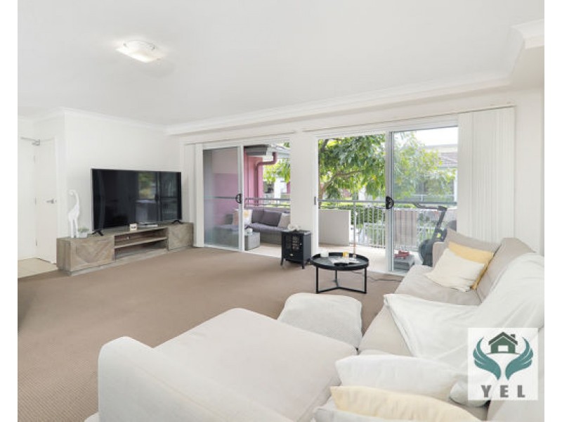 33 Clark St, Biggera Waters QLD 4216