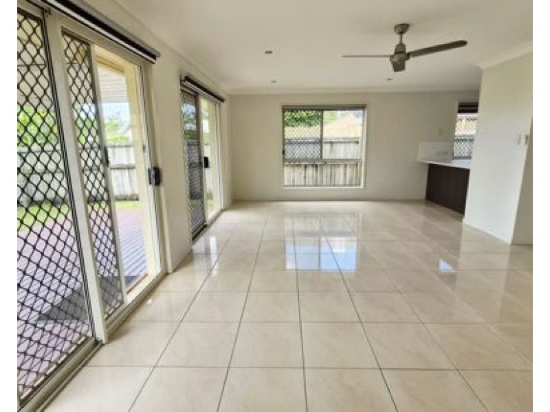 17 Frankland Avenue, Waterford QLD 4133