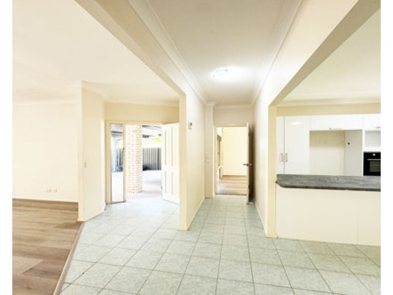 39 Captain Cook Close, Arundel QLD 4214