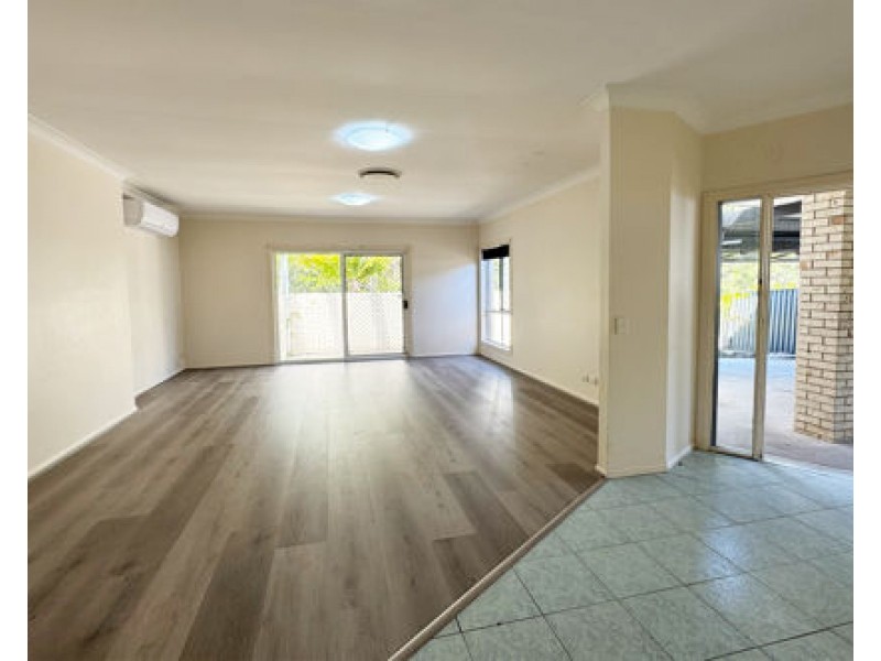 39 Captain Cook Close, Arundel QLD 4214