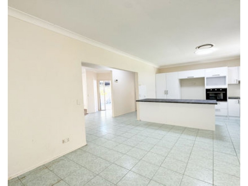 39 Captain Cook Close, Arundel QLD 4214