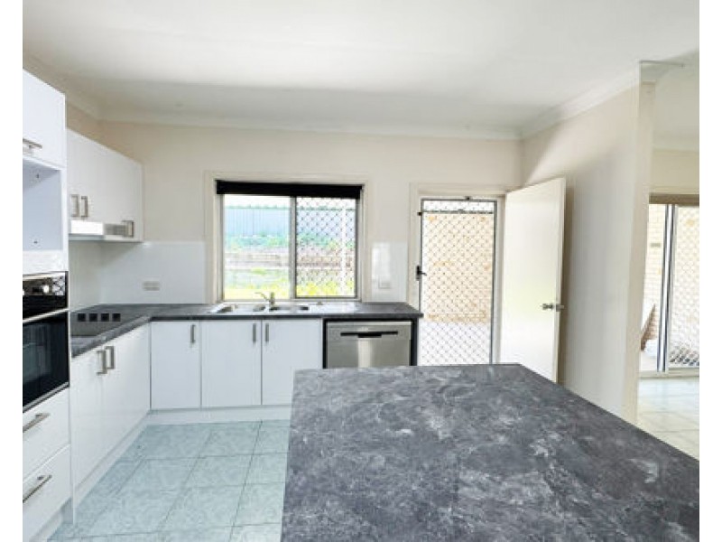 39 Captain Cook Close, Arundel QLD 4214